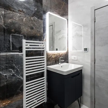 Piano - Apartment *