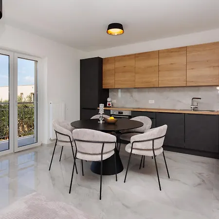 Piano - Apartment *