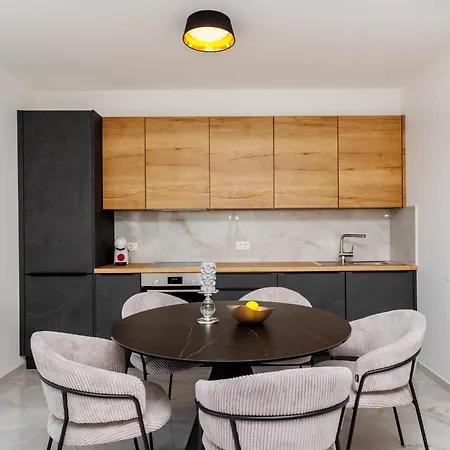 Apartment Piano - Kastela