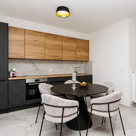 Apartment Piano - *