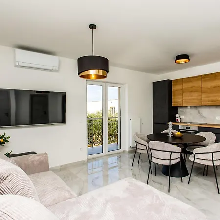 Apartment Piano -