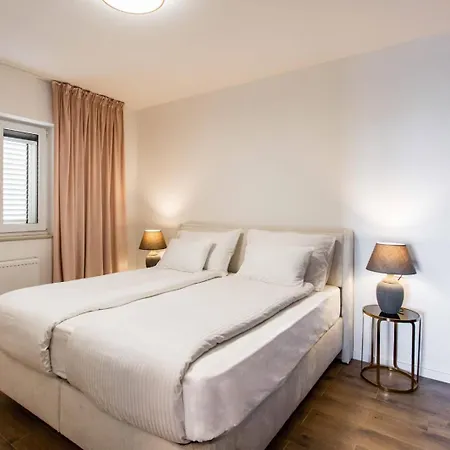 Apartment Piano - Kastela